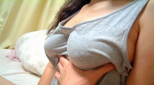 Tại sao con trai thích sờ ngực? Cho bạn trai hôn vòng 1 có sao không? 1 cho bạn trai hôn vòng 1 có sao không