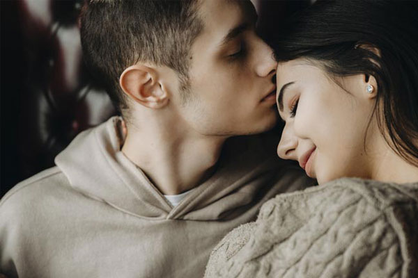 10+ dấu hiệu chàng đã nghiện bạn, thèm muốn bạn 4 dau hieu chang da nghien ban loveshopaz